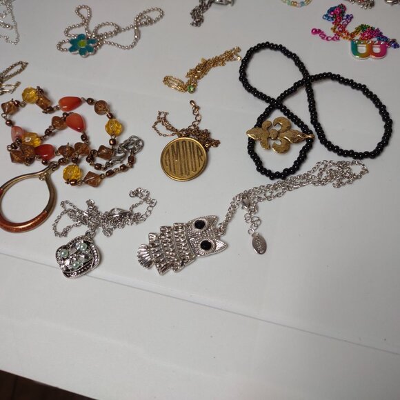 Lot Of Over 30 Pendant Necklaces - Picture 6 of 16